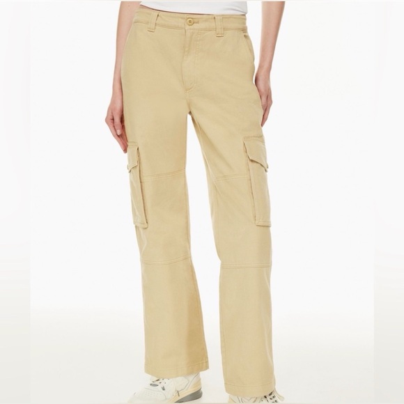 Aritzia Pants - TNA Beige Troop Cargo Pants – Size 6 🤎✨